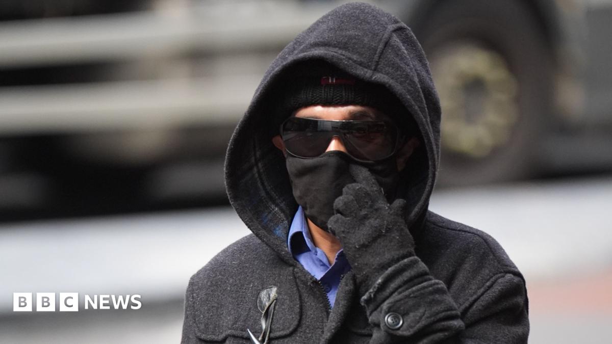 Civil servant faked illness with make-up to juggle five jobs, court hears — Politics report