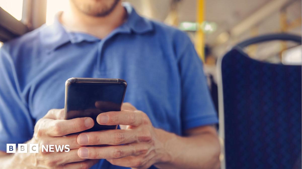 People playing loud music on buses could face £100 fine — Politics report