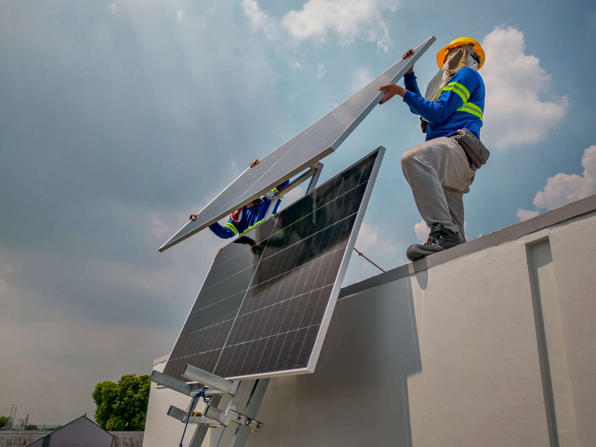 Solar power booms in Philippines as war on Iran spikes energy costs — Politics report