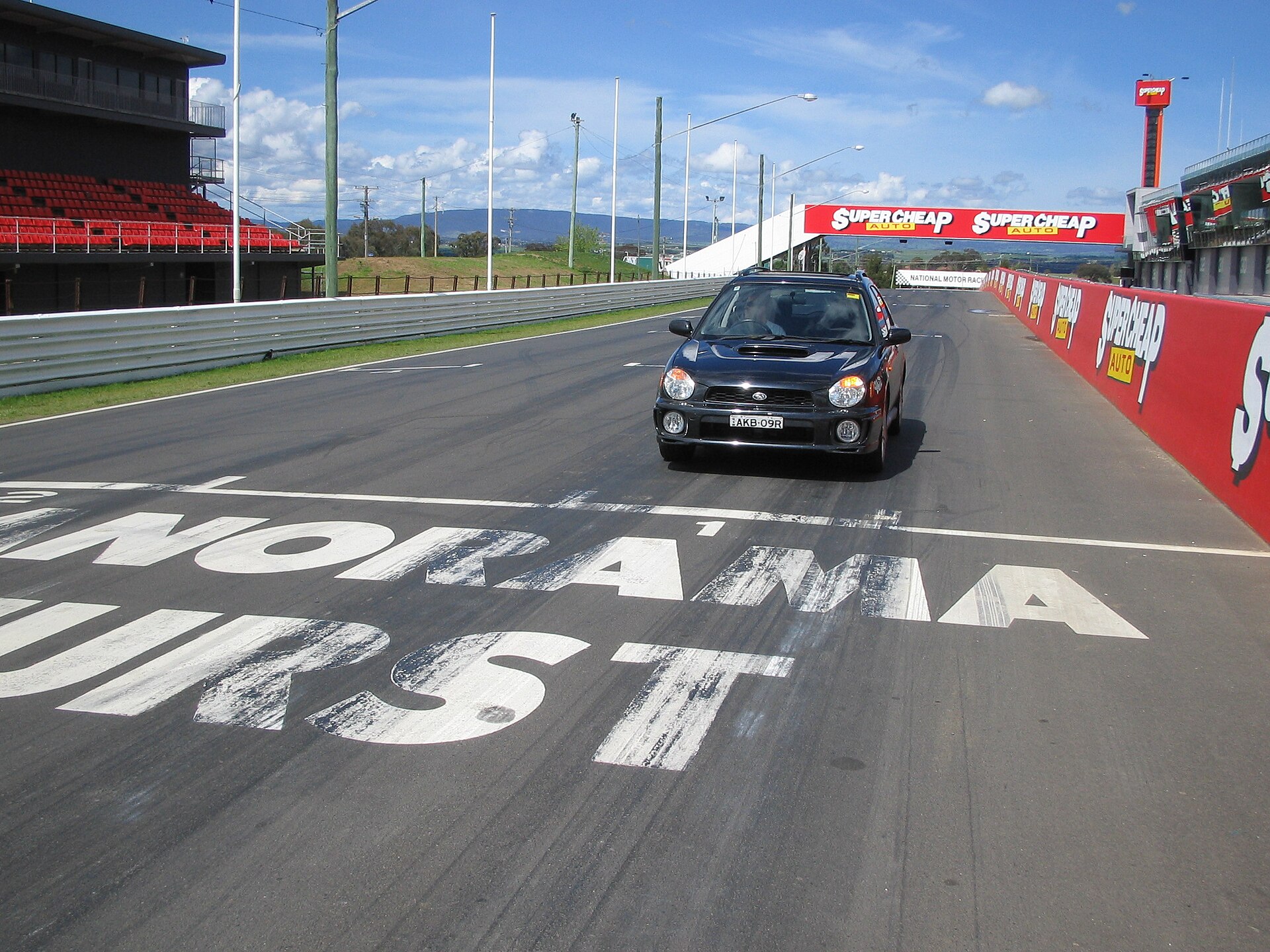 Zach Bates qualifies on pole for Bathurst 1000 — Sport report